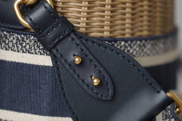 BORSA A SECCHIELLO 19 IN JACQUARD OBLIQUO NERO E VIMINI BEIGE