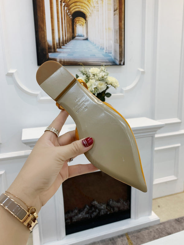 Valentino Slingback Pump 40MM Pelle Verniciata Gialla 239910