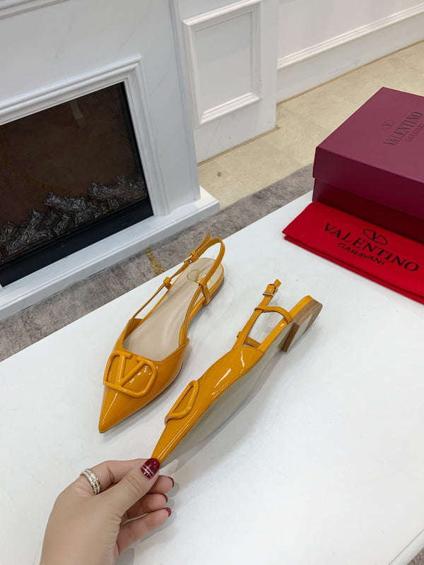 Valentino Slingback Pump 40MM Pelle Verniciata Gialla 239910