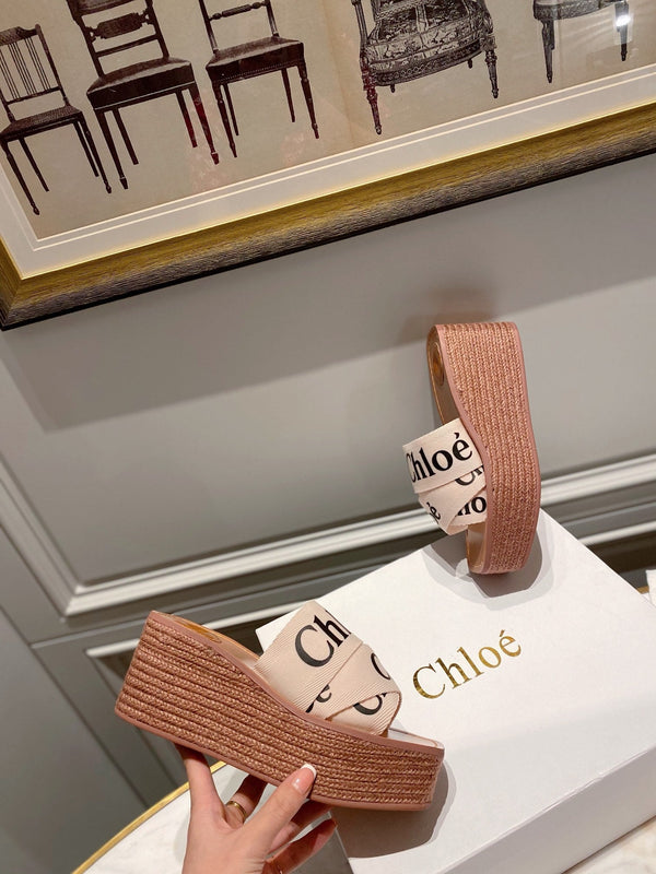 CHLOÉ WOODY WEDGE IN BEIGE DENIM WITH BLACK LOGO