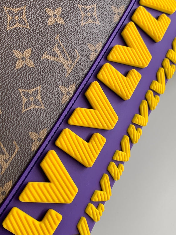 ZAINO DISCOVERY 40 IN TELA MONOGRAMMA MARRONE CON LOGO IN GOMMA