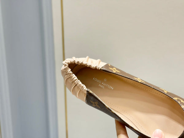 LV Joy Ballerina in pelle di vitello monogrammata beige mix marrone scuro