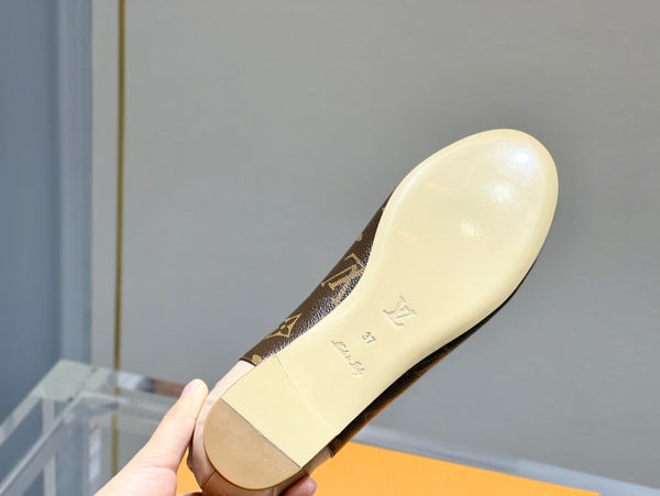 LV Joy Ballerina in pelle di vitello monogrammata beige mix marrone scuro
