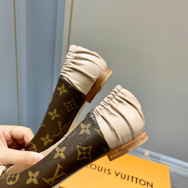 LV Joy Ballerina in pelle di vitello monogrammata beige mix marrone scuro
