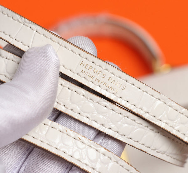 HM KELLY MINI 22 WHITE CROCODILE EMBOSSED CALFSKIN GOLD HARDWARE