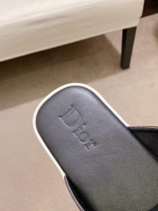 CD ALIAS THONG SANDAL BLACK CALFSKIN