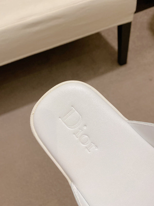 CD ALIAS THONG SANDAL WHITE CALFSKIN