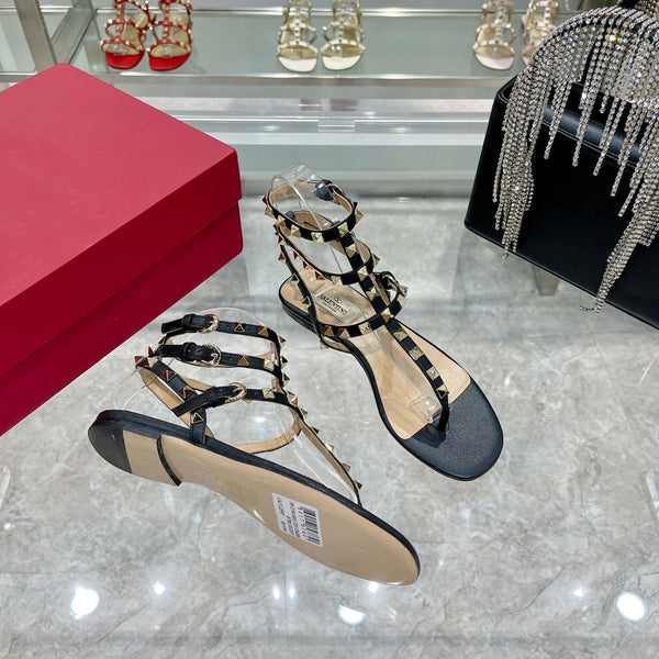 SANDALO INFRADITO ROCKSTUD CON CINTURINI IN PELLE DI VITELLO NERA