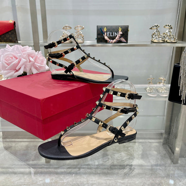 SANDALO INFRADITO ROCKSTUD CON CINTURINI IN PELLE DI VITELLO NERA