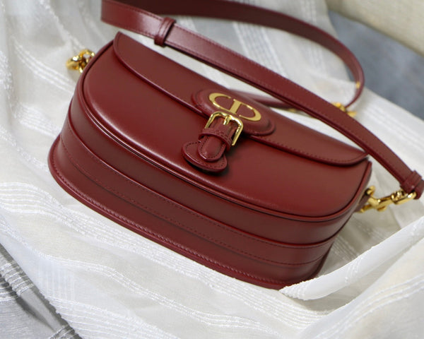 MEDIUM CD BOBBY 22CM WINE CALFSKIN GOLD HARDWARE