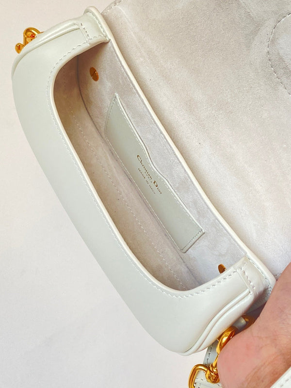 BOBBY EAST-WEST 22 BAG IN WHITE CALFSKIN