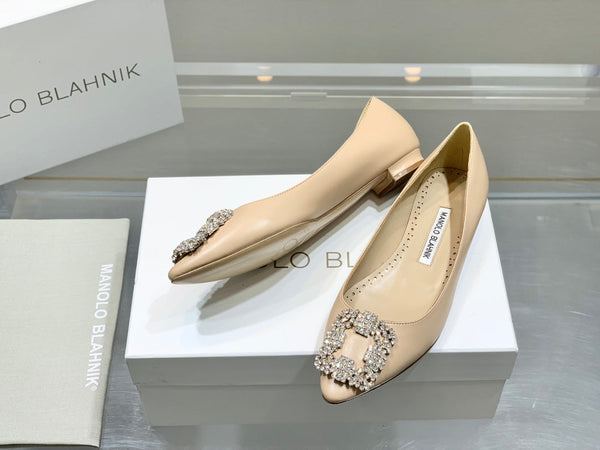 Manolo Snowflake Buckle Pumps Beige Cowhide 204509