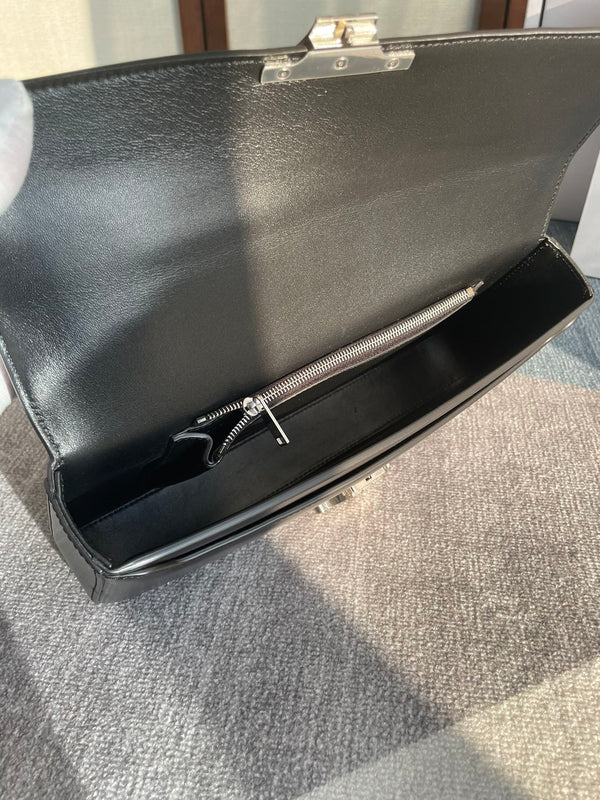 CHAIN SHOULDER BAG CLAUDE 33 IN BLACK CALFSKIN SILVER HARDWARE