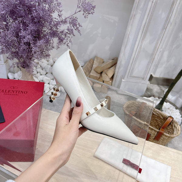 VT Rockstud Pumps White Sheepskin Leather