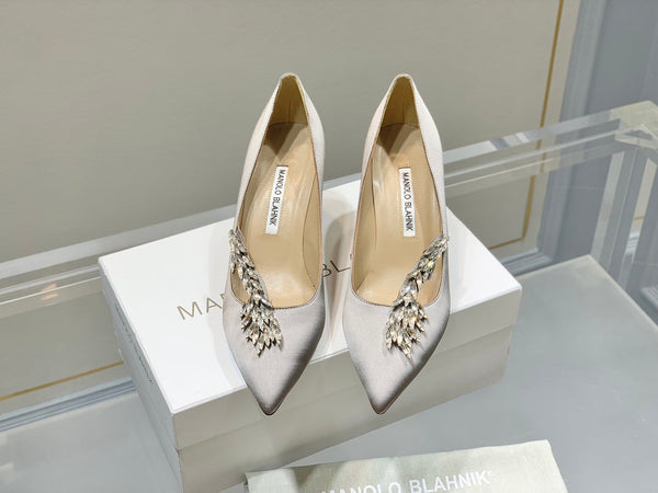 Manolo Wheat Ear Rhinestone High Heels Pumps Grey Silk Fabric 327447