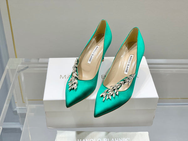 Manolo Wheat Ear Rhinestone Pumps Green Silk Fabric 327454