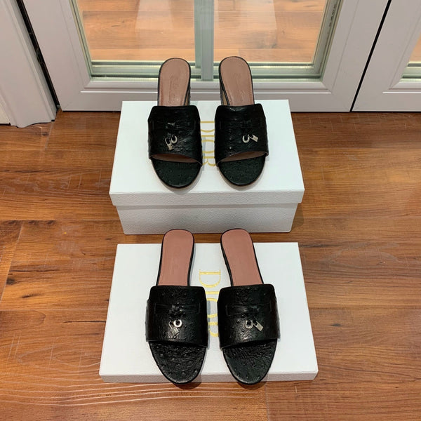 Sandali estivi con ciondoli, muli, neri, in pelle di struzzo e marrone