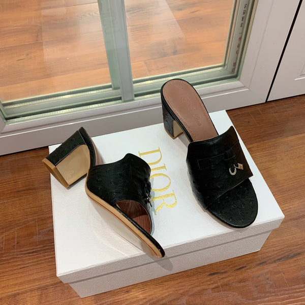 Sandali estivi con ciondoli, muli, neri, in pelle di struzzo e marrone