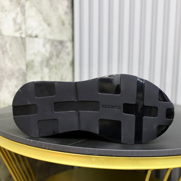 HM EMBOSSED ICON SNEAKER WHITE AND GRAY CALFSKIN