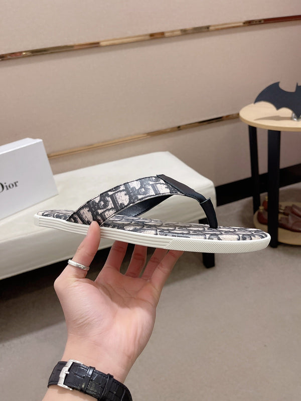 CD ALIAS THONG BLACK AND BEIGE JACQUARD