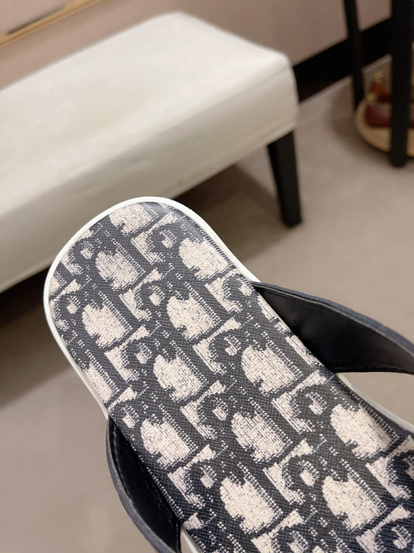 CD ALIAS THONG CROCODILE MOTIF BLACK AND BEIGE CALFSKIN