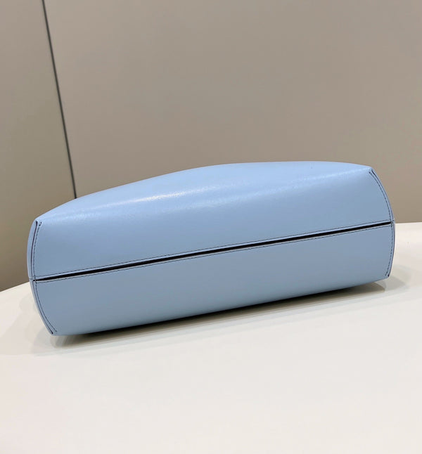 BORSA FENDI FIRST SMALL 32 IN PELLE NAPPA AZZURRA CHIARA CON FERRAMENTA ORO