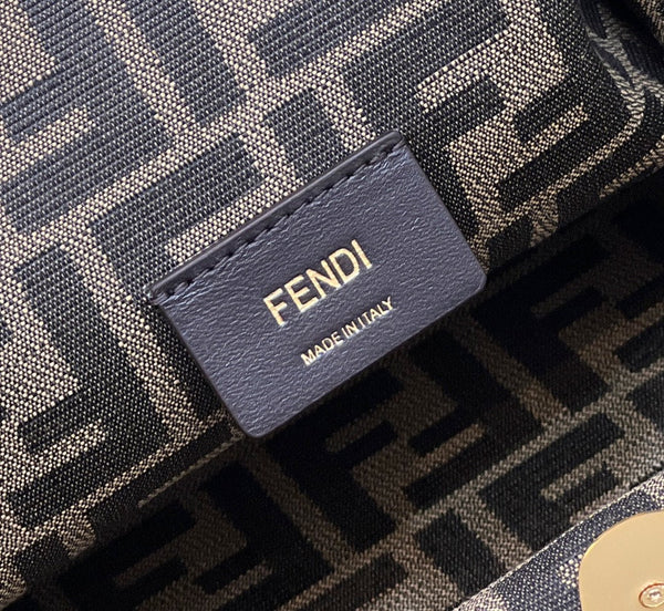 BORSA FENDI FIRST SMALL 32 IN PELLE NAPPA BIANCA CON FERRAMENTA ORO