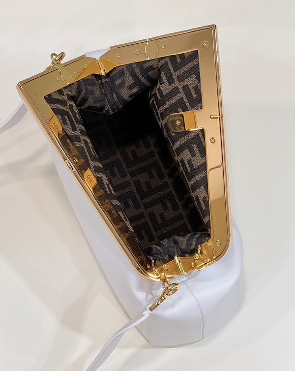 BORSA FENDI FIRST SMALL 32 IN PELLE NAPPA BIANCA CON FERRAMENTA ORO