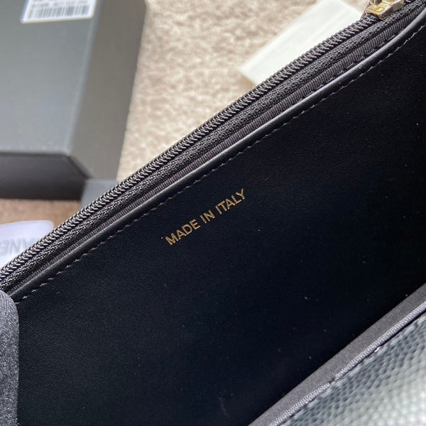 CC Classic Woc 20cm Pelle di vitello martellata nera con finiture in oro diamante