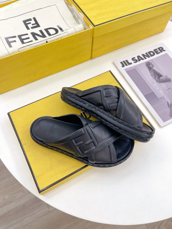 FENDI CROSSOVER SLIPPER IN BLACK CALFSKIN