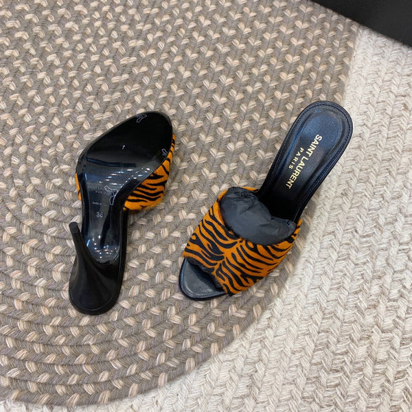 LA 16 HEELED MULES IN TIGER PATTERN RABBIT FUR