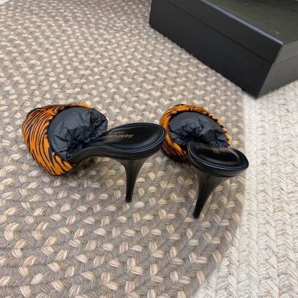 LA 16 HEELED MULES IN TIGER PATTERN RABBIT FUR