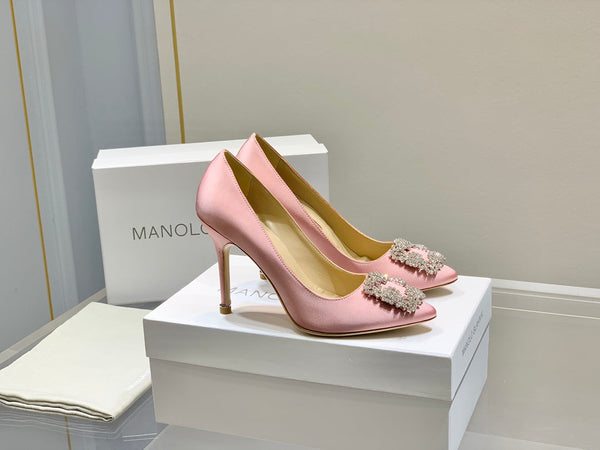 Manolo Diamond Buckle Pumps Rosa Chiaro Seta 327504