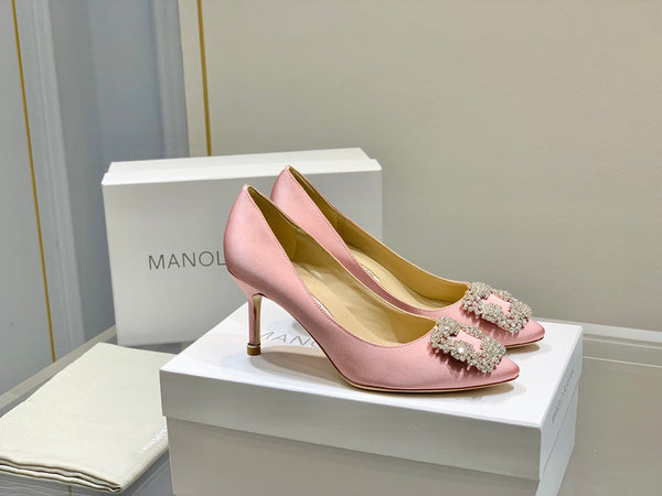 Manolo Diamond Buckle Pumps Rosa Chiaro Seta 327504