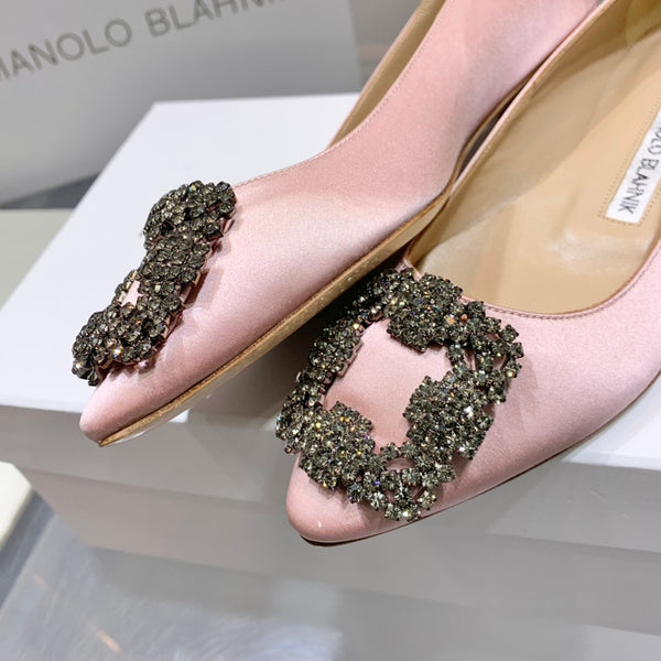 Manolo Diamond Buckle Pumps Rosa Chiaro Seta 327504