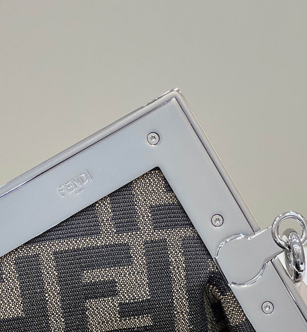 FENDI FIRST SMALL 26 IN CAMOSCIO E VITELLO COLORATI CON FERRAMENTA ARGENTATA