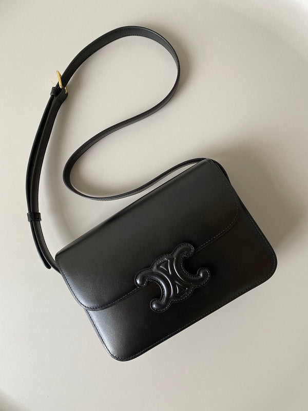 CLASSIQUE TRIOMPHE 22 ALL BLACK CALFSKIN