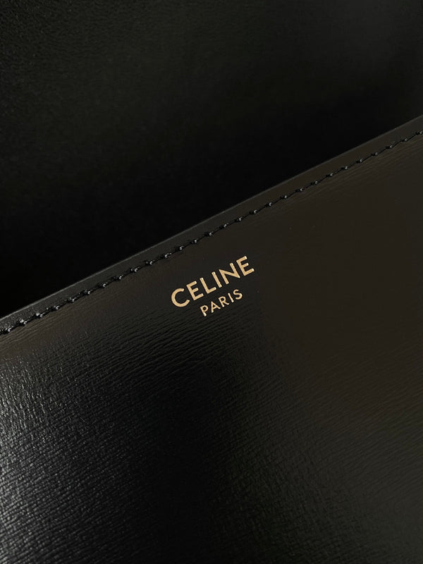 CLASSIQUE TRIOMPHE 22 ALL BLACK CALFSKIN