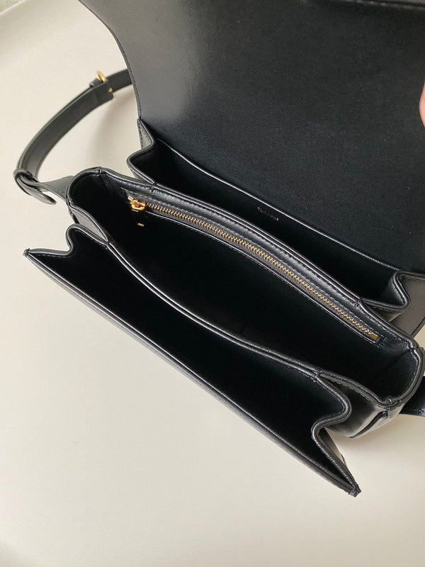 CLASSIQUE TRIOMPHE 22 ALL BLACK CALFSKIN