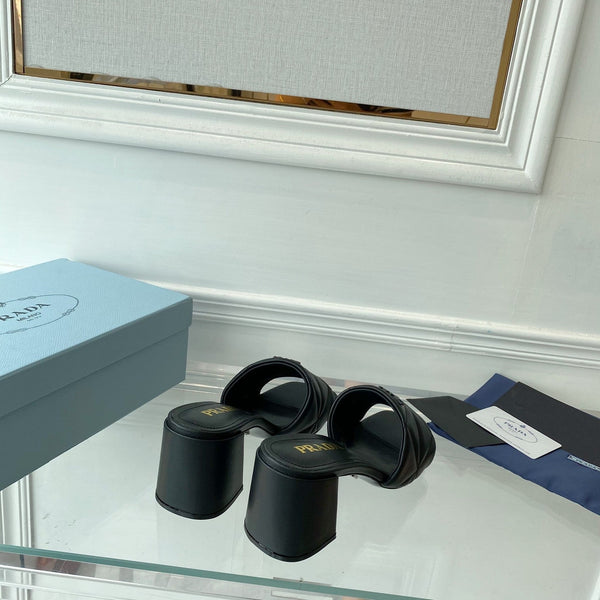 SANDALI CON TACCO IN NAPPA TRAPUNTATA PRA PELLE DI AGNELLO NERA