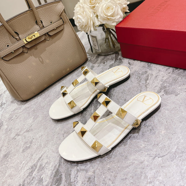 Sandali bassi Valentino Roman Stud in pelle di pecora