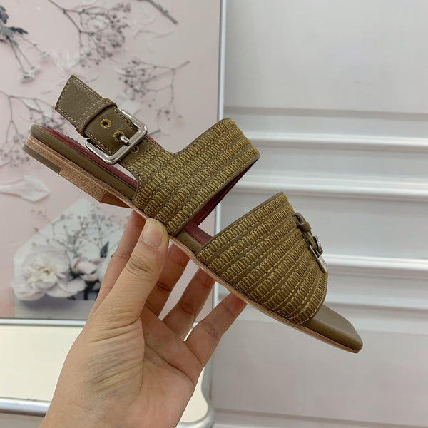 Sandali bassi Springthly Charms in pelle di vitello color oliva e marrone