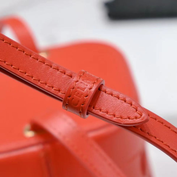 BORSA A TRACOLLA SQUARE BOX 11 IN PELLE DI VITELLO ARANCIONE FUOCO