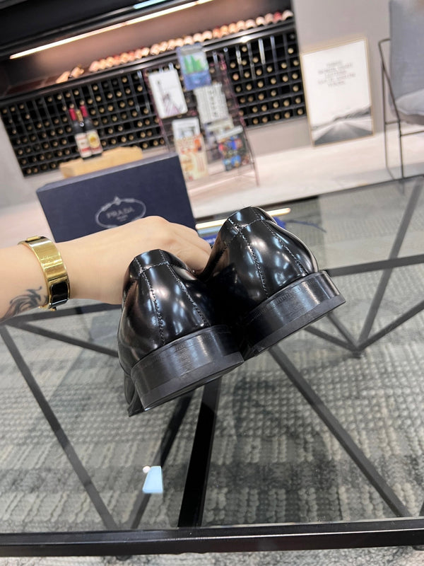 PRA BRUSHED BLACK LEATHER DERBY BROGUE SHOES