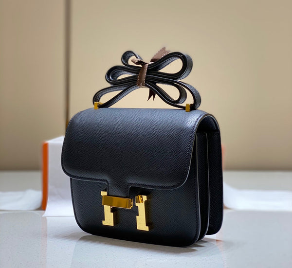 constance 24 pelle nera Epsom hardware dorato
