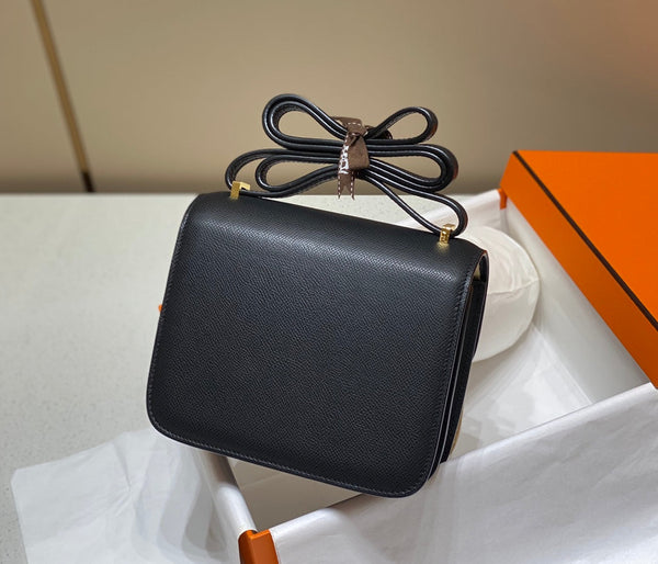constance 24 pelle nera Epsom hardware dorato