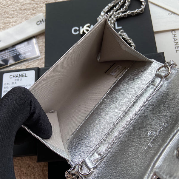 CC 24 Classic Wallet On Chain 11cm Silver Sheepskin 156514