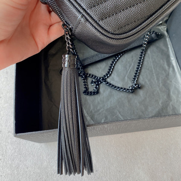 SAC CAMÉRA LOU MINI 19 EN CUIR DE VEAU GRAIN CAVIAR NOIR MÉTALLERIE NOIRE