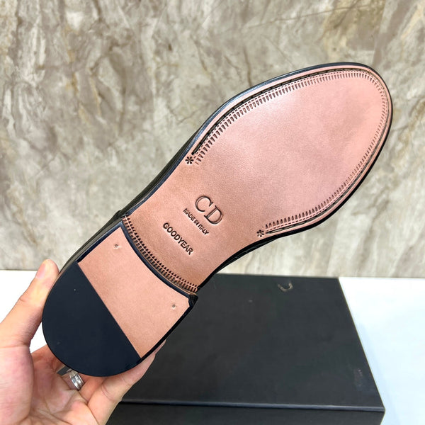 CD CROCODILE MOTIF BASIC OXFORD JUNIPER CALFSKIN