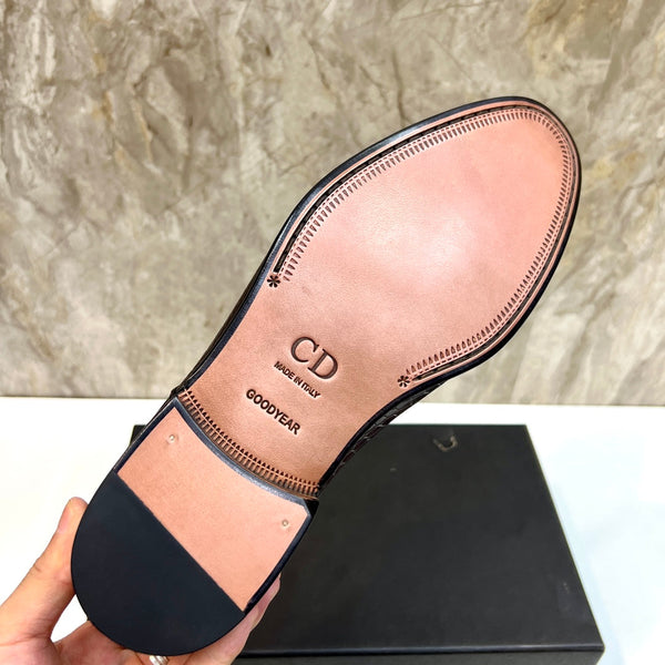 CD CROCODILE MOTIF BASIC OXFORD LAVA COLOR CALFSKIN